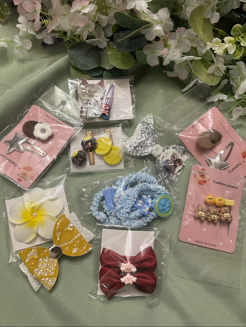 Kids Hair Accessories Set - Assorted Colors plus tanning mit and more bundle.